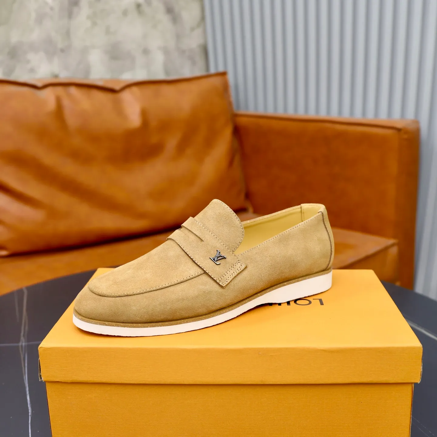 Ex-factory price: 442💰🙅‍♂️🙅‍♂️🙅‍♂️ Brand: LV Louis Vuitton Standard code: 38-44 (45 customized) Grade: Same as the official website Material: Original cow suede material stitching Comfortable and breathable cowhide lining Lightweight wear-resistant foam outsole Style category: Men's fashionable casual shoes Running sports shoes Distinguished luxury brand elements Top luxury color: actual picture color